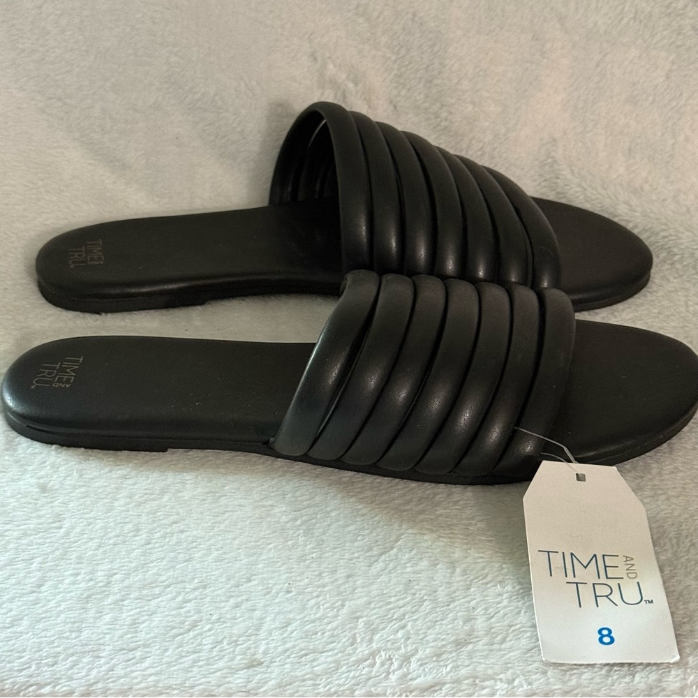 Time‎ and Tru Black Quilted Slide Sandals Women’s Size 8M Open Toe Goth New